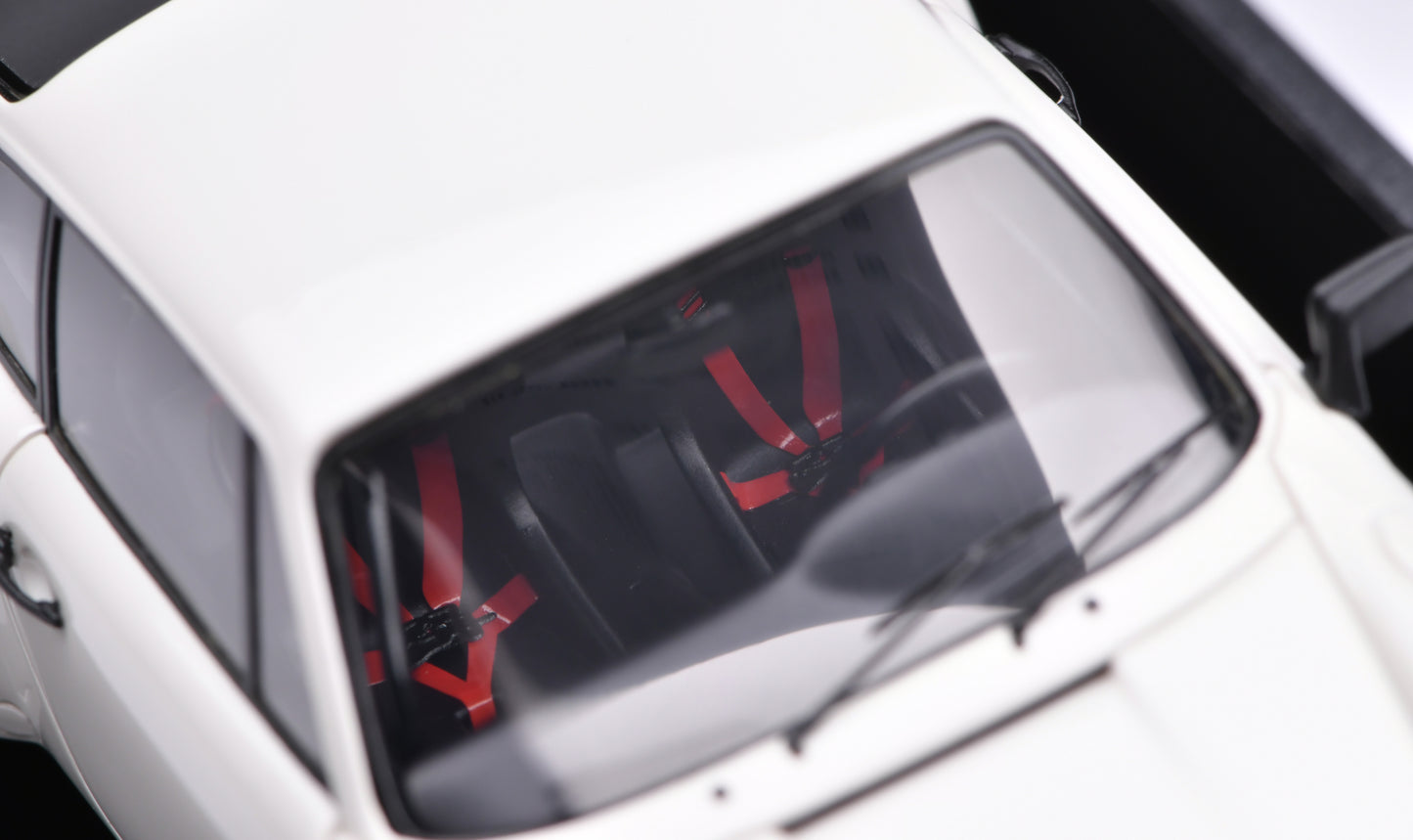 1:43 MakeUp Porsche 911 SC RS 1984 White VM090