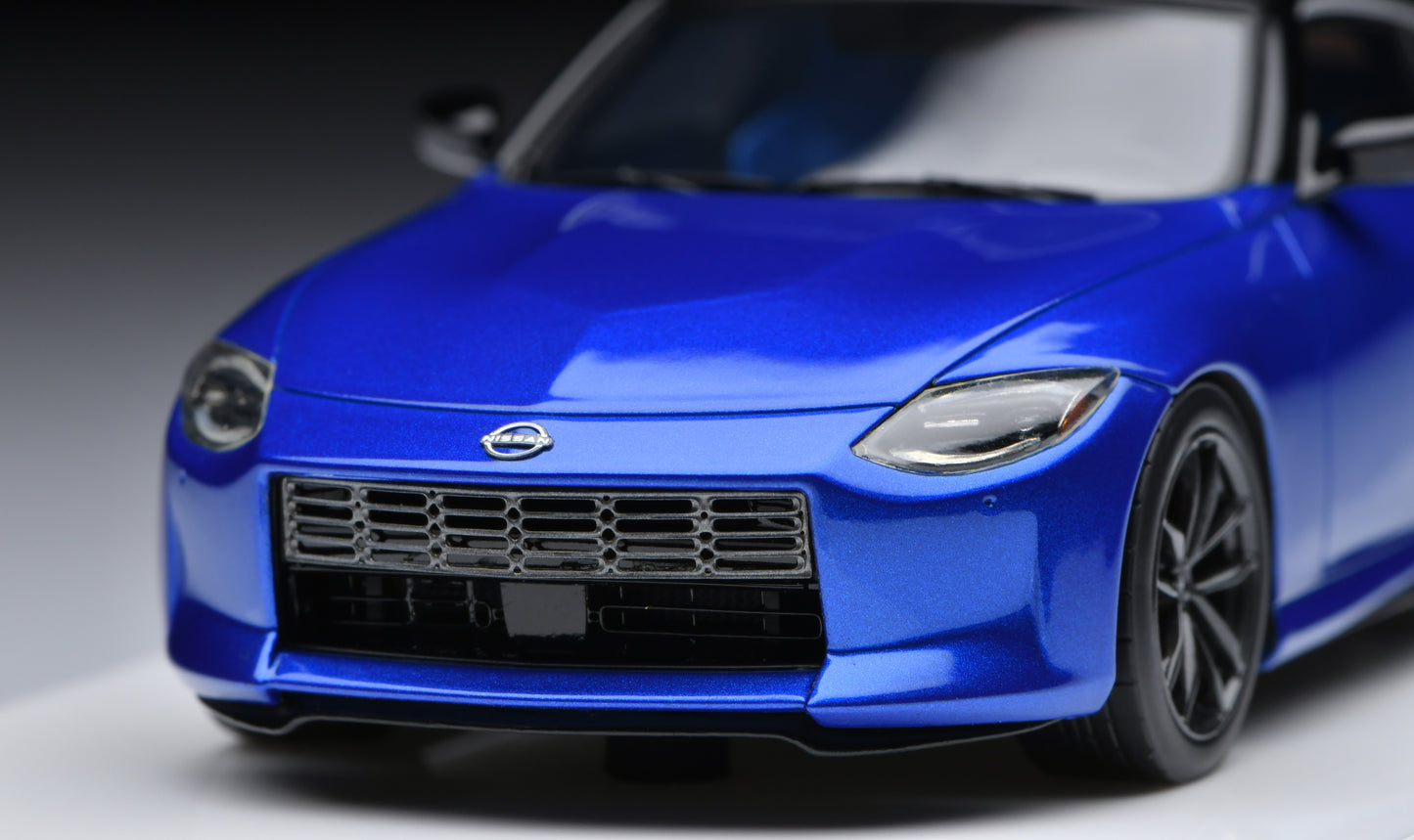 1:43 MakeUp Nissan Fairlady Z(RZ34) Seiran Blue EM648A