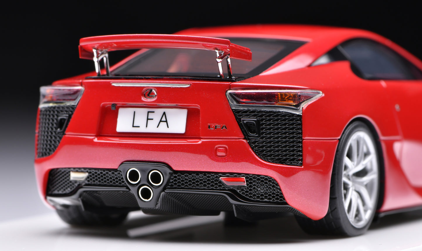 1:43 MakeUp Lexus LFA (Rear wing up) Pearl Red EM698C