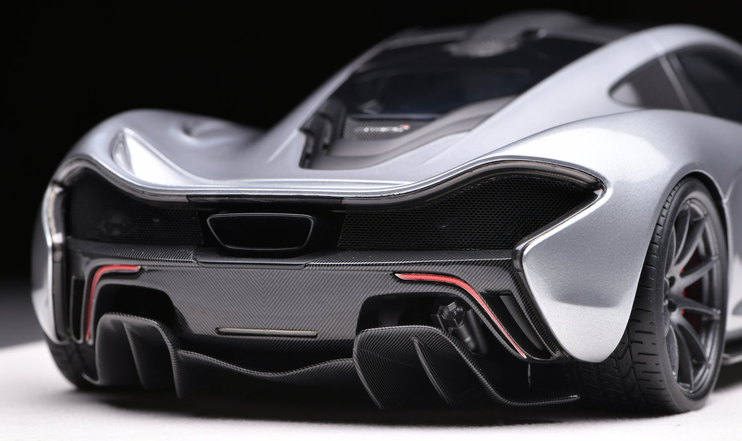 1:18 MakeUp Mclaren P1 2013 Ice Silver Metallic EML149E