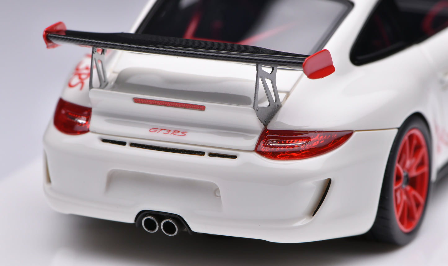 1:43 MakeUp Porsche 911 (997.2) GT3RS White/Red Stripe EM603B