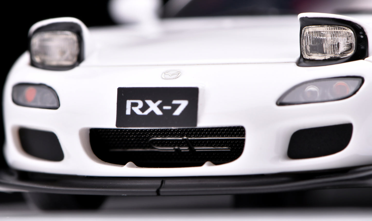 1:43 MakeUp Mazda RX-7(FD3S) Spirt R TypeA(Head lamp open)Pure White EM817B