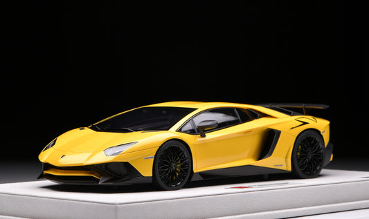1:18 MakeUp Lamborghini Aventador LP750-4 SV 2015  Pearl Yellow EML005F