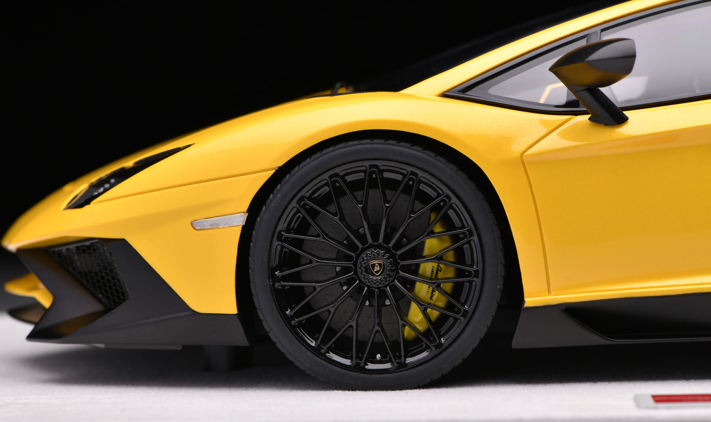 1:18 MakeUp Lamborghini Aventador LP750-4 SV 2015  Pearl Yellow EML005F