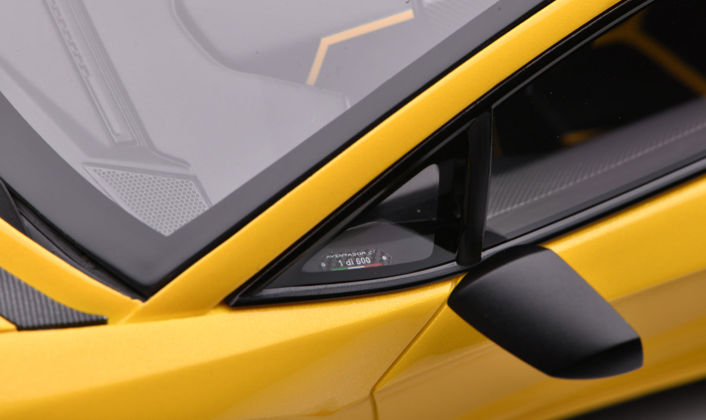 1:18 MakeUp Lamborghini Aventador LP750-4 SV 2015  Pearl Yellow EML005F