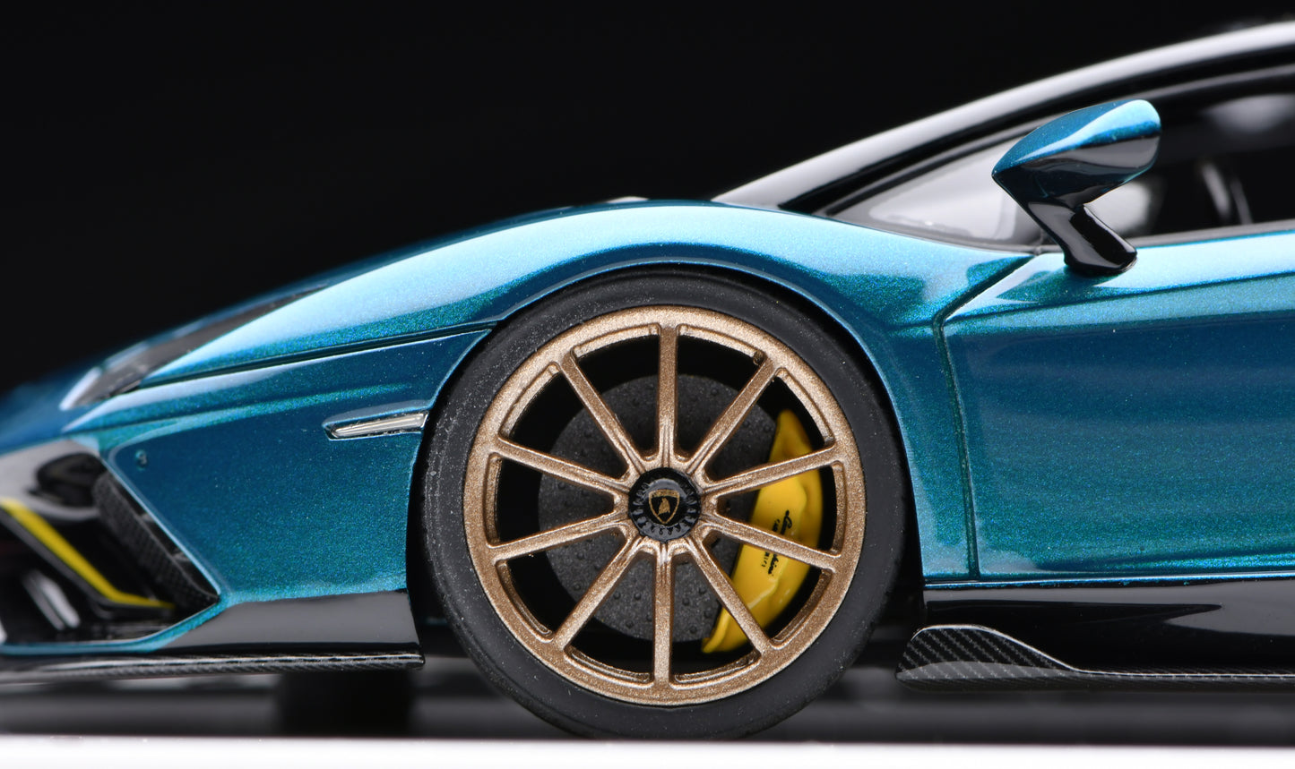1:43 MakeUp Lamborghini Aventador LP780-4 Ultimae Roadster (Nireo Wheel) EM638D