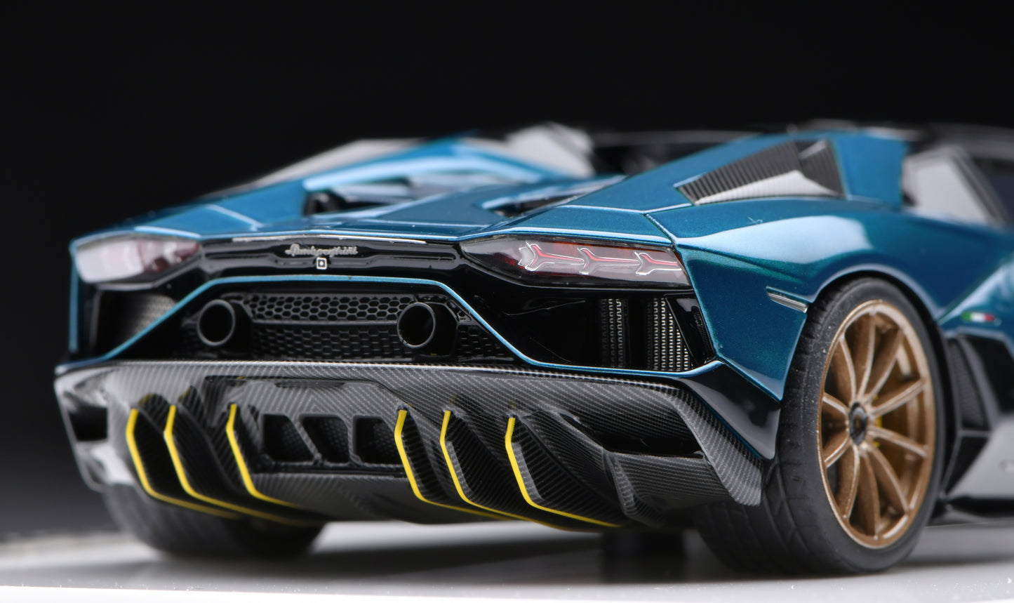 1:43 MakeUp Lamborghini Aventador LP780-4 Ultimae Roadster (Nireo Wheel) EM638D