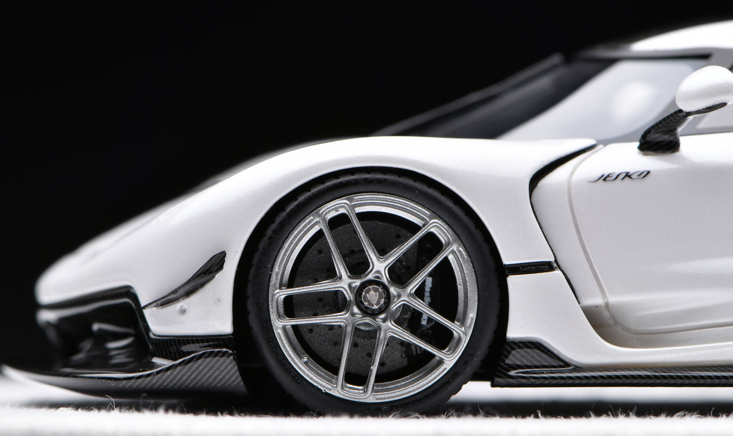 1:43 Gryning Koenigsegg Jesko Attack #7339 Crystal White/Carbon