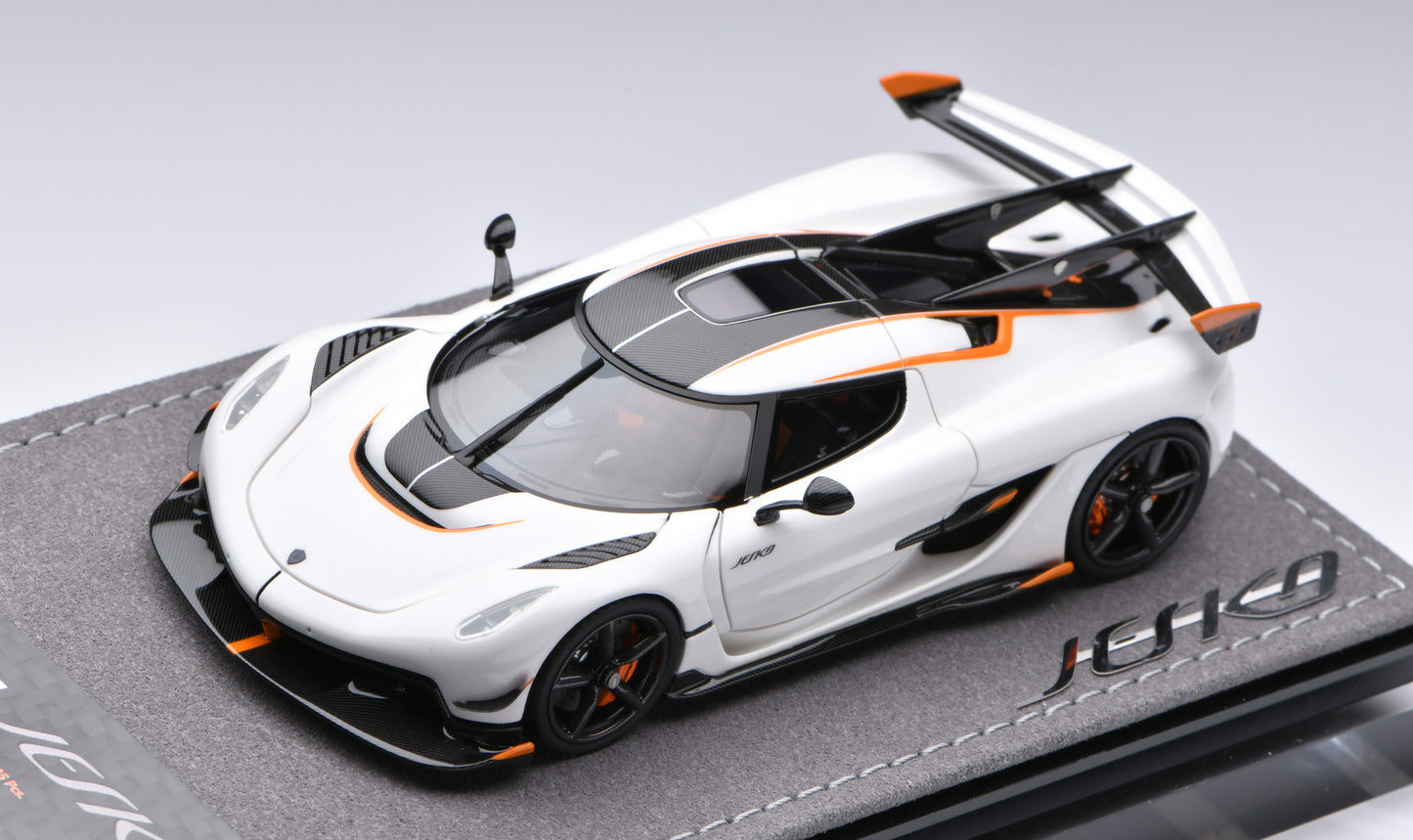 1:43 Gryning Koenigsegg Jesko Attack #7292 Pearlescent White/Orange