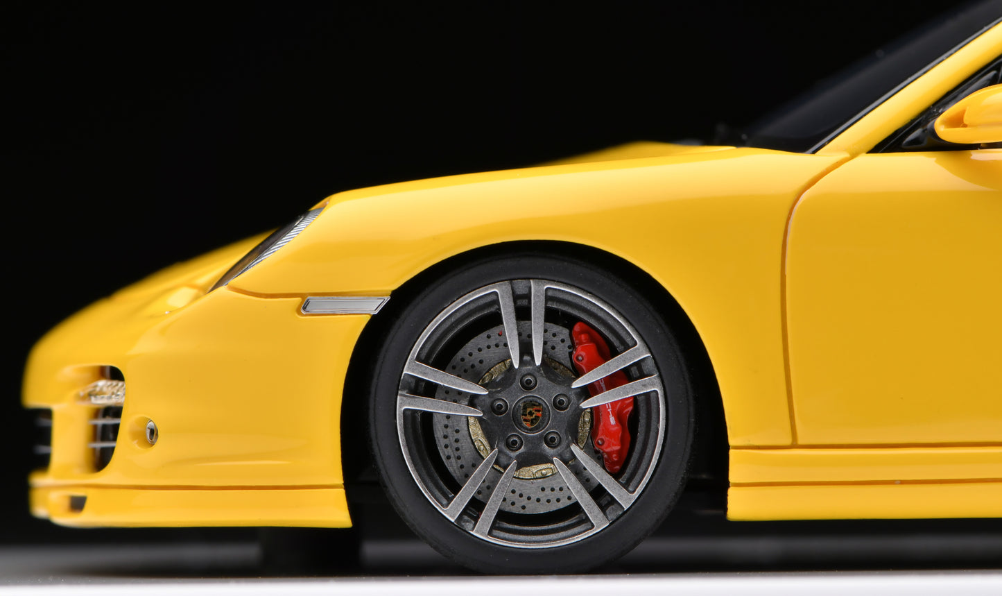 1:43 MakeUp Porsche 911 (997.2) Turbo 2010 Speed Yellow EM619A