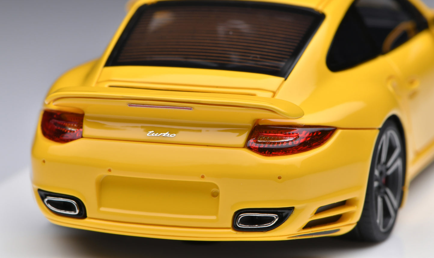 1:43 MakeUp Porsche 911 (997.2) Turbo 2010 Speed Yellow EM619A