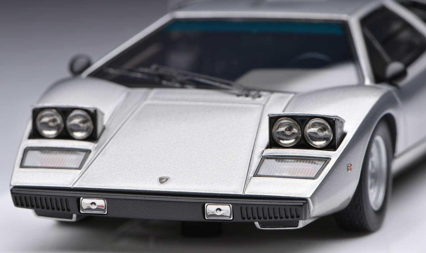 1:43 MakeUp Lamborghini Countach LP400 (Head lamp up) Silver EM822D