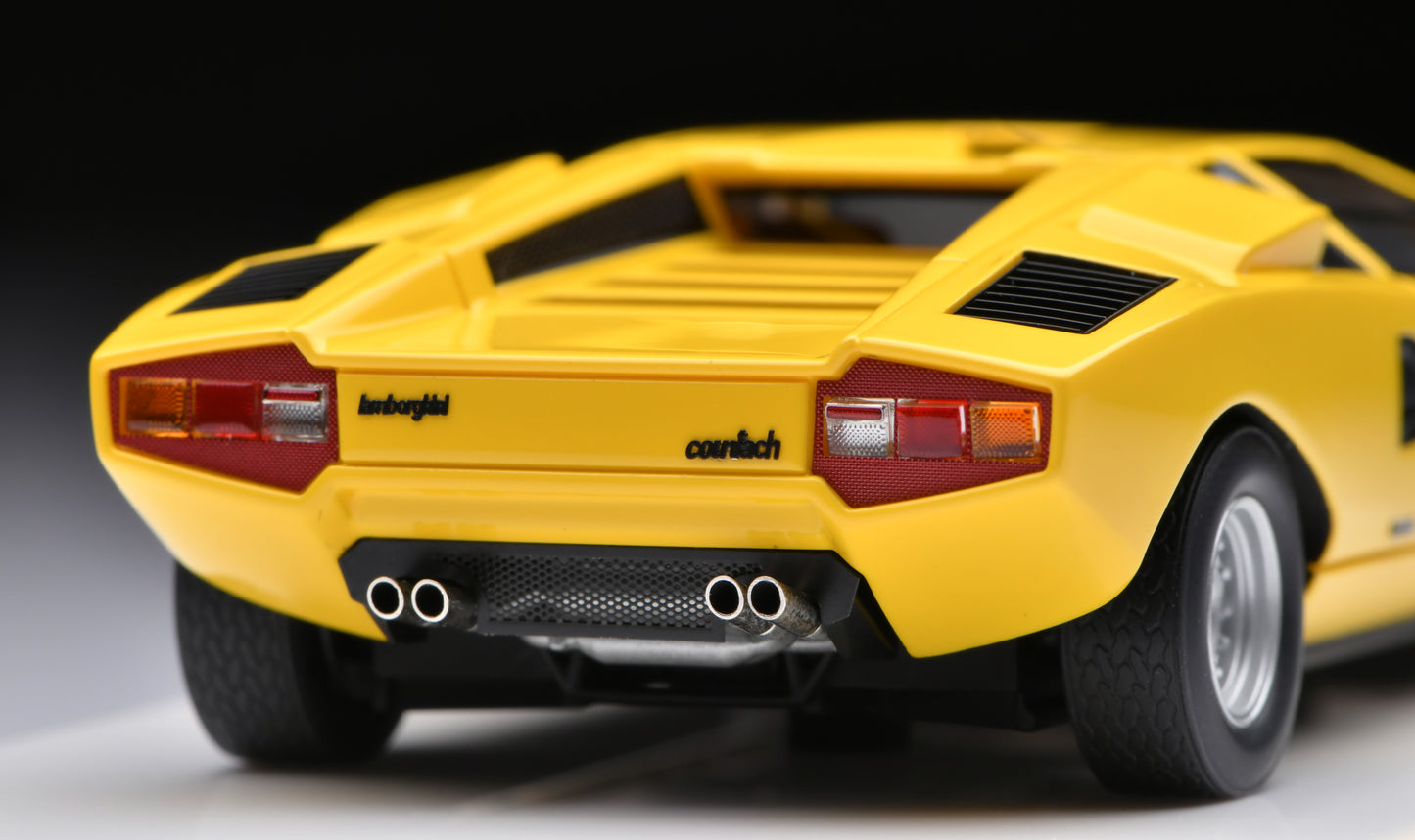 1:43 MakeUp Lamborghini Countach LP400 (Head lamp up) Yellow EM822A