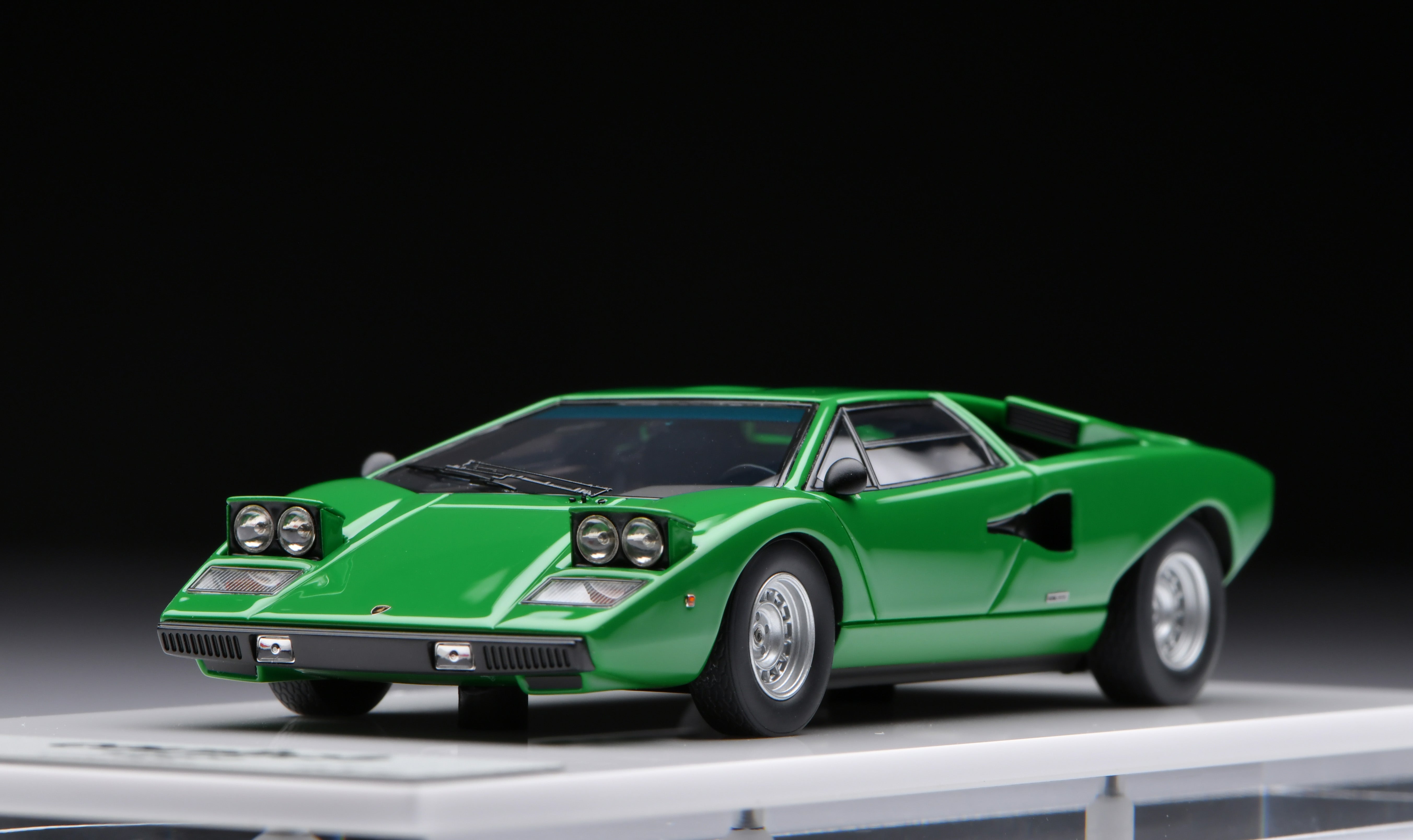 1:43 MakeUp Lamborghini Countach LP400 (Head lamp up) Verde Medio