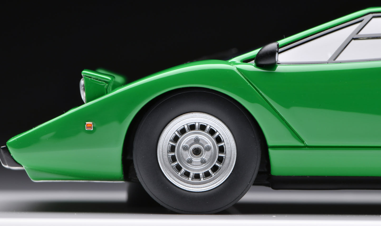 1:43 MakeUp Lamborghini Countach LP400 (Head lamp up)  Verde Medio EM822E
