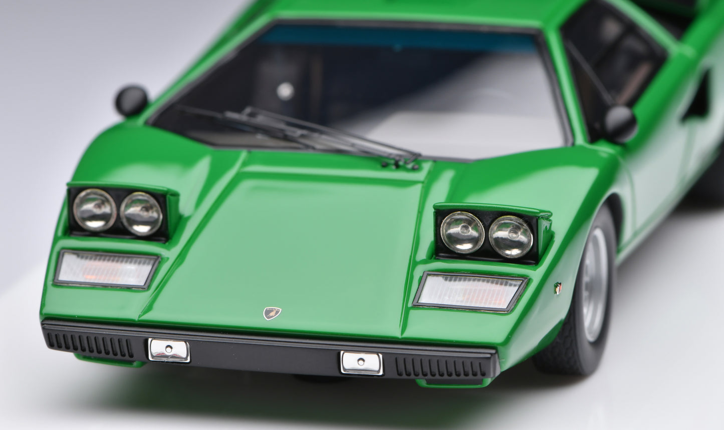 1:43 MakeUp Lamborghini Countach LP400 (Head lamp up)  Verde Medio EM822E