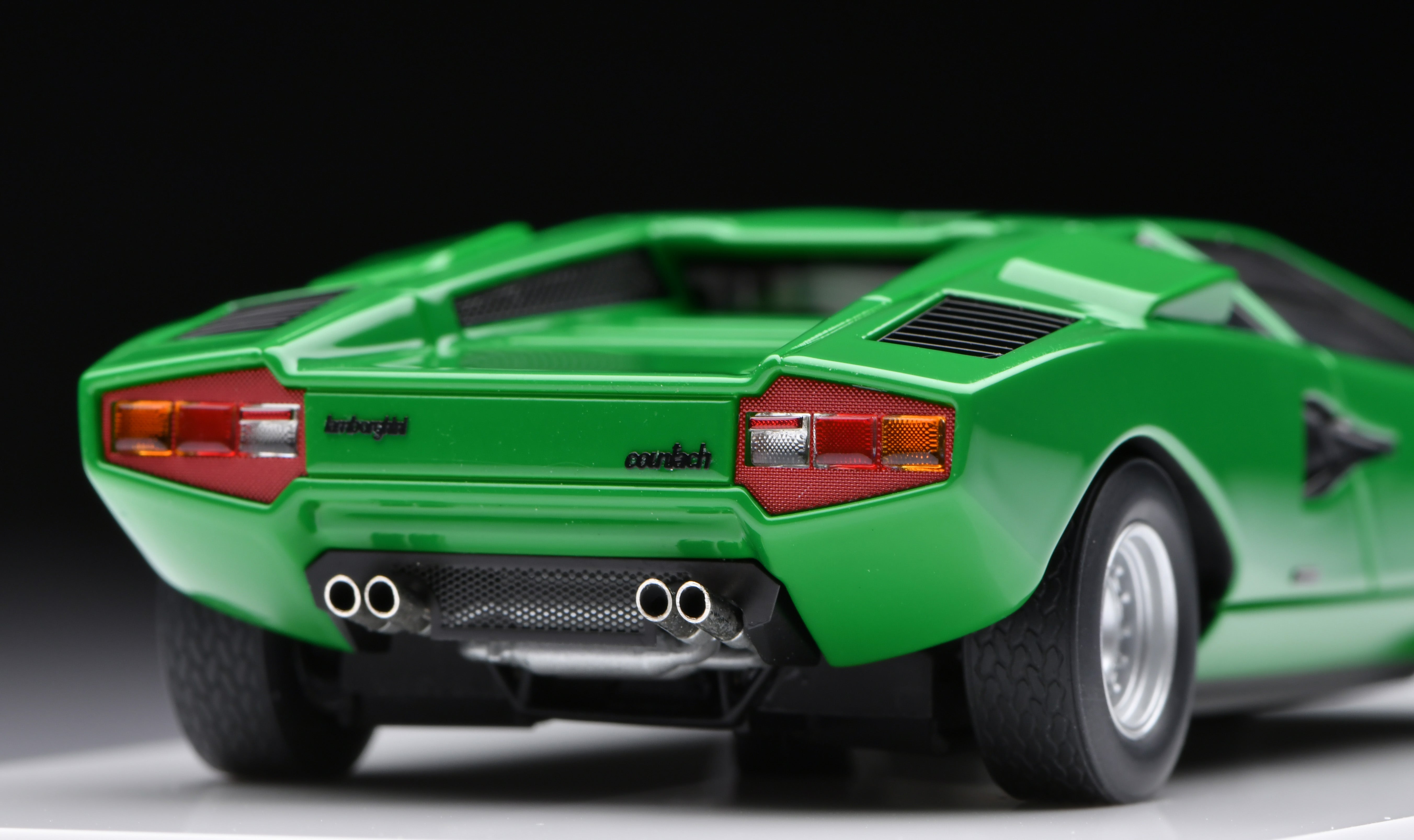 1:43 MakeUp Lamborghini Countach LP400 (Head lamp up) Verde Medio