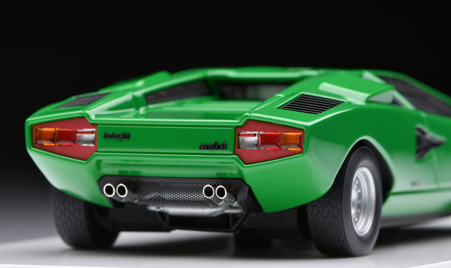 1:43 MakeUp Lamborghini Countach LP400 (Head lamp up)  Verde Medio EM822E