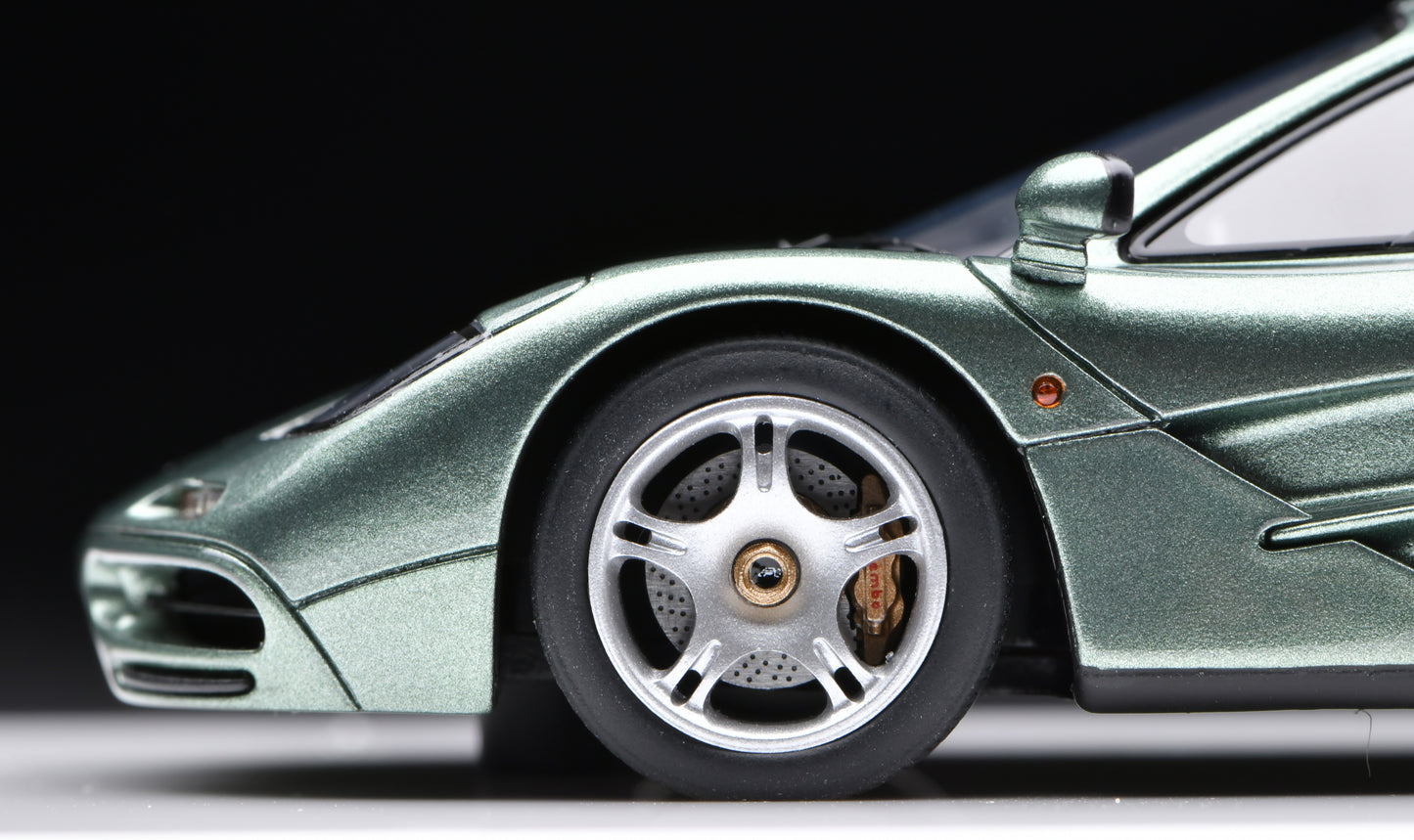 1:43 MakeUp McLaren F1 (Road car) 1996 S/N 051 Genesis Green Metallic EM748J