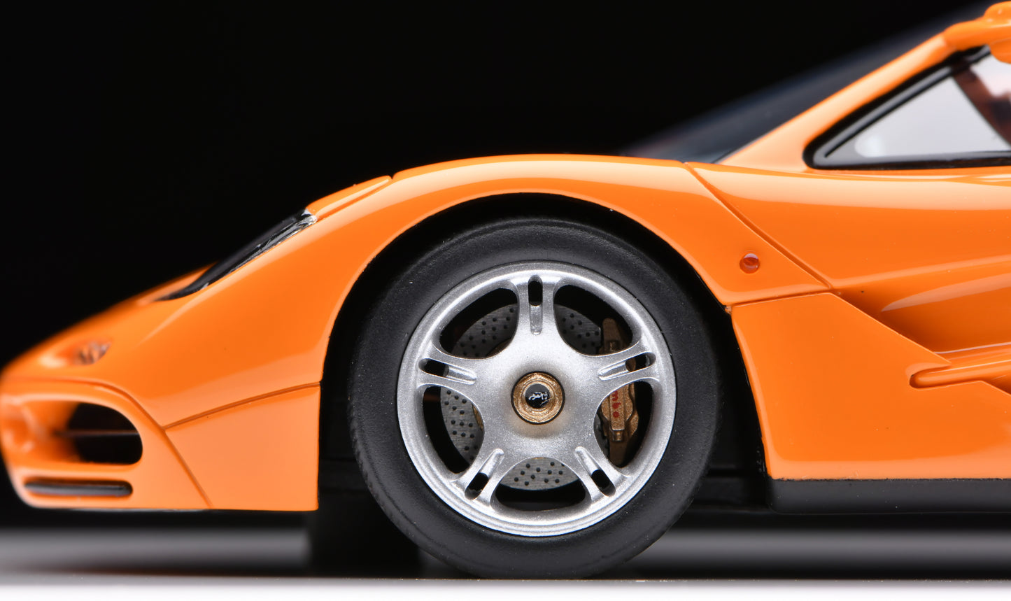 1:43 MakeUp McLaren F1 (Road car) 1995 S/N 071 Historic Orange EM748I