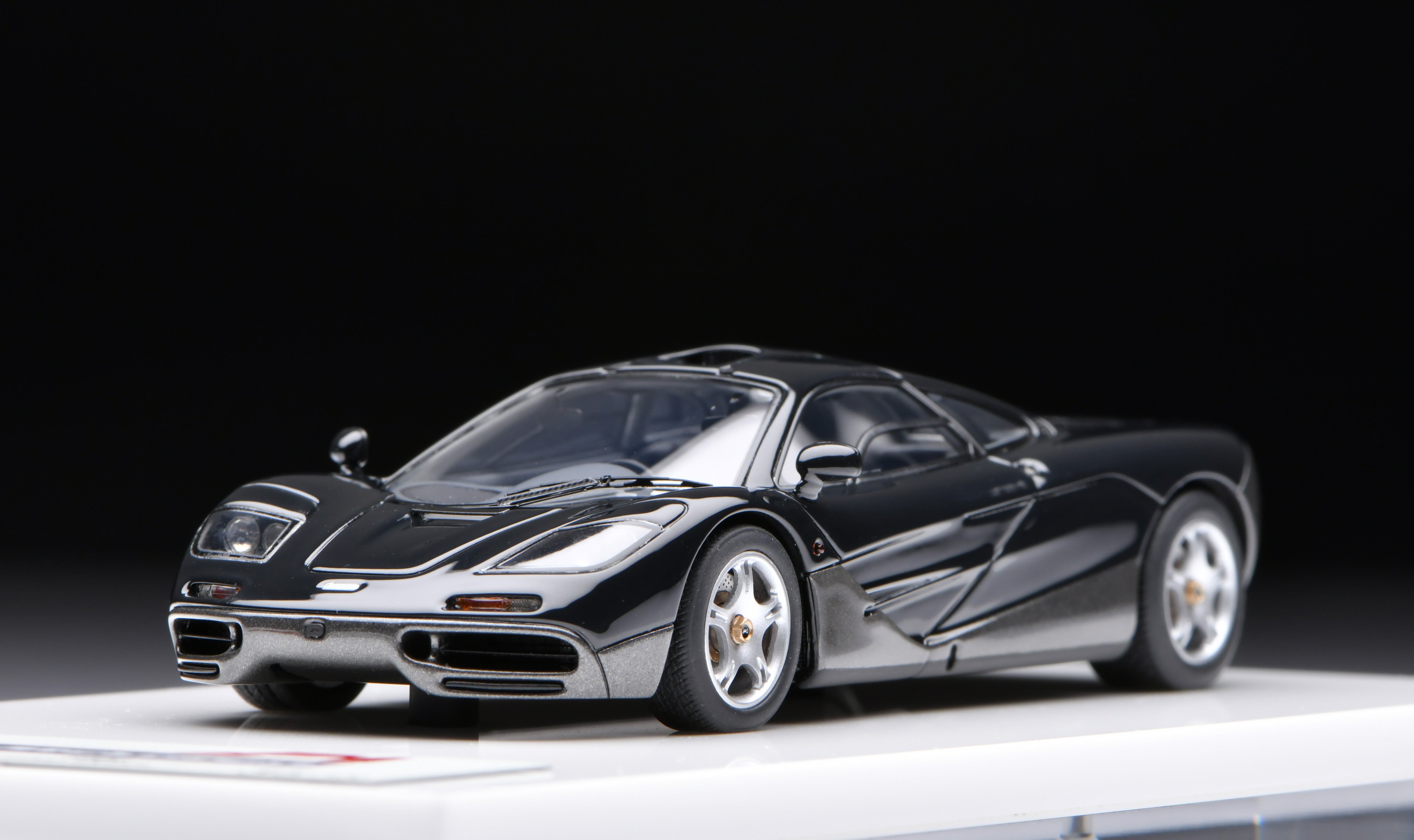 1:43 MakeUp McLaren F1 (Road car) 1995 S/N 043 Ueno Clinic EM748H