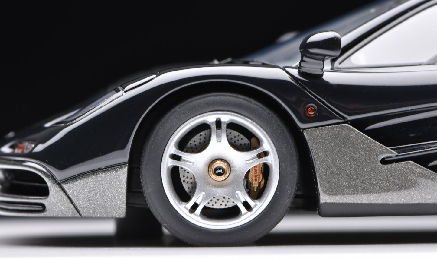 1:43 MakeUp McLaren F1 (Road car) 1995 S/N 043 Ueno Clinic EM748H