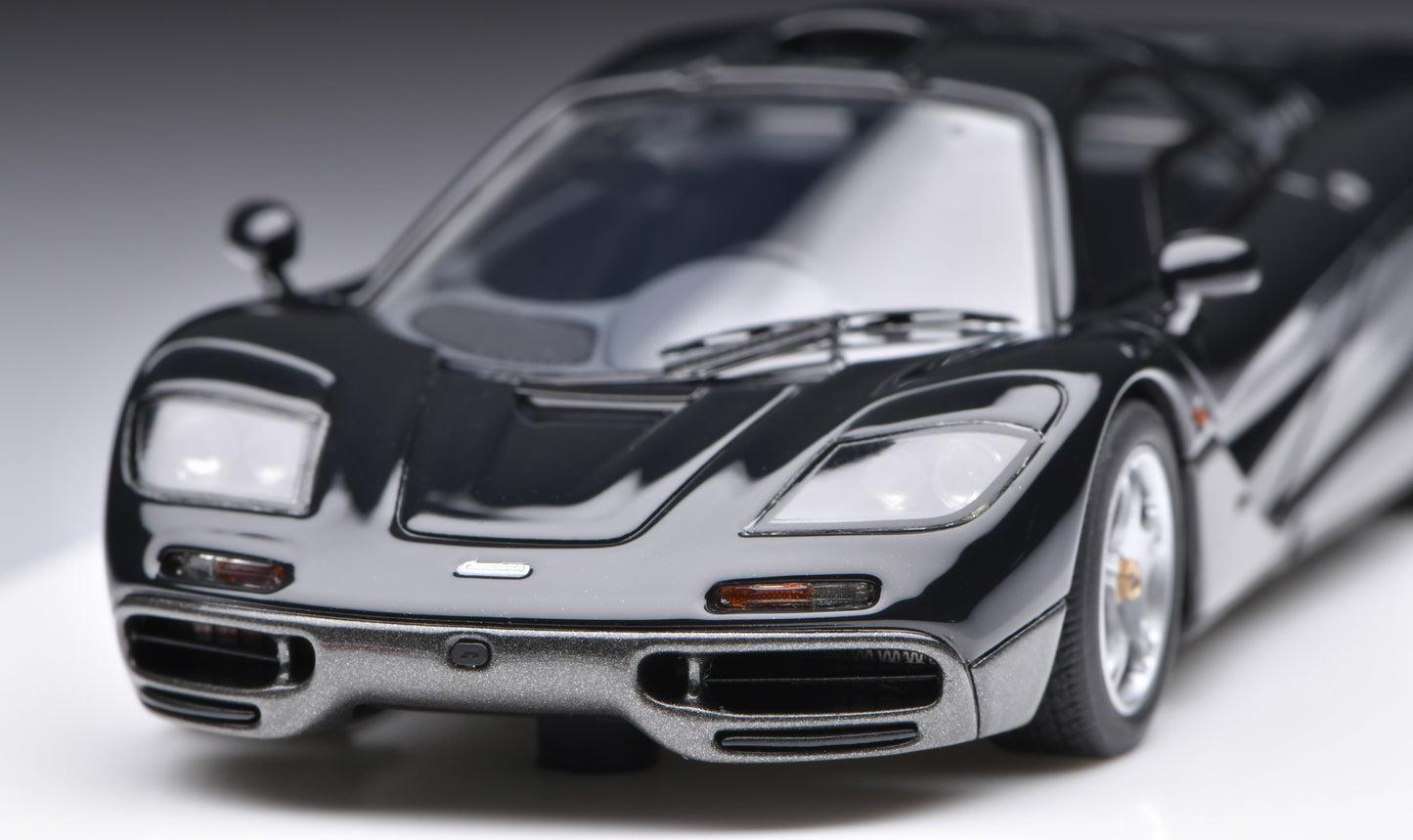 1:43 MakeUp McLaren F1 (Road car) 1995 S/N 043 Ueno Clinic EM748H