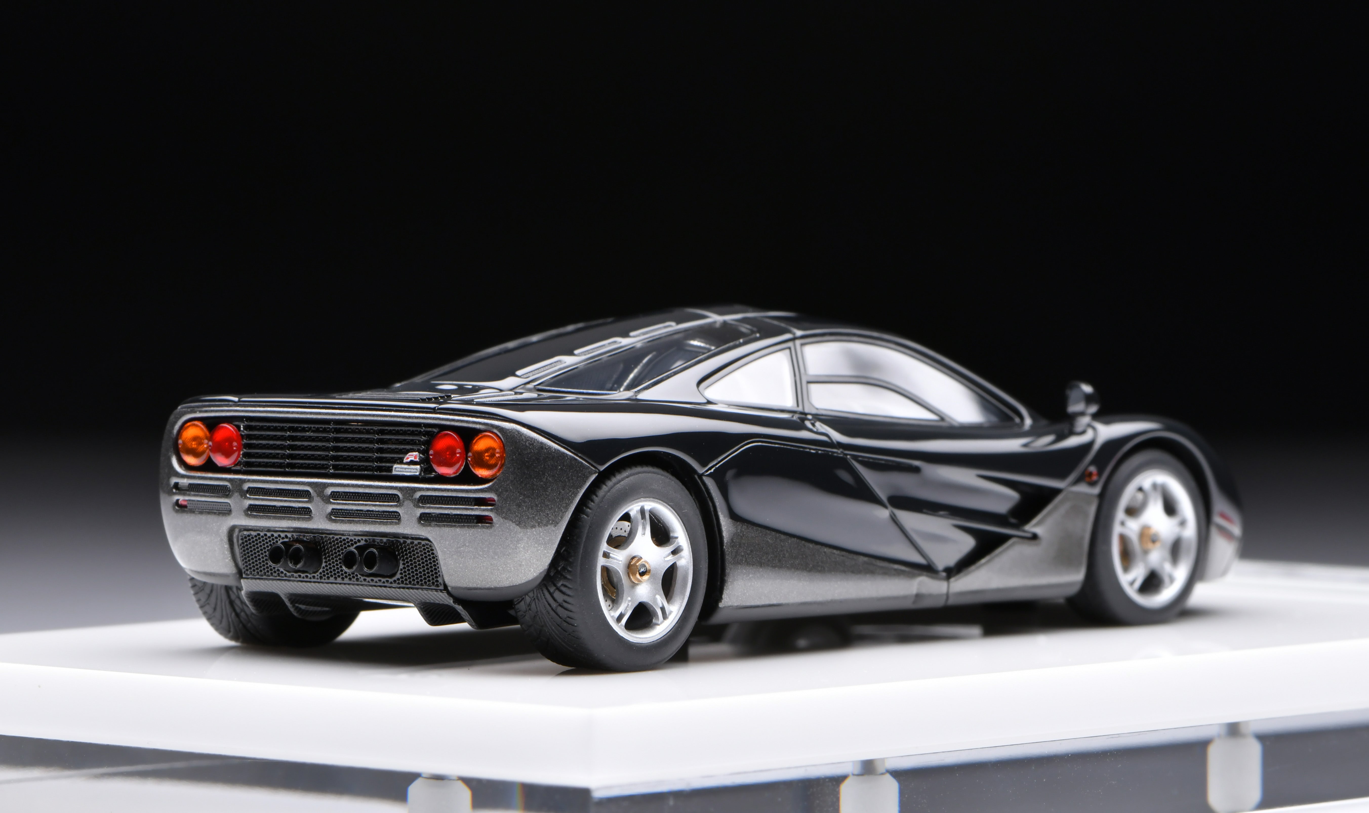 1:43 MakeUp McLaren F1 (Road car) 1995 S/N 043 Ueno Clinic EM748H