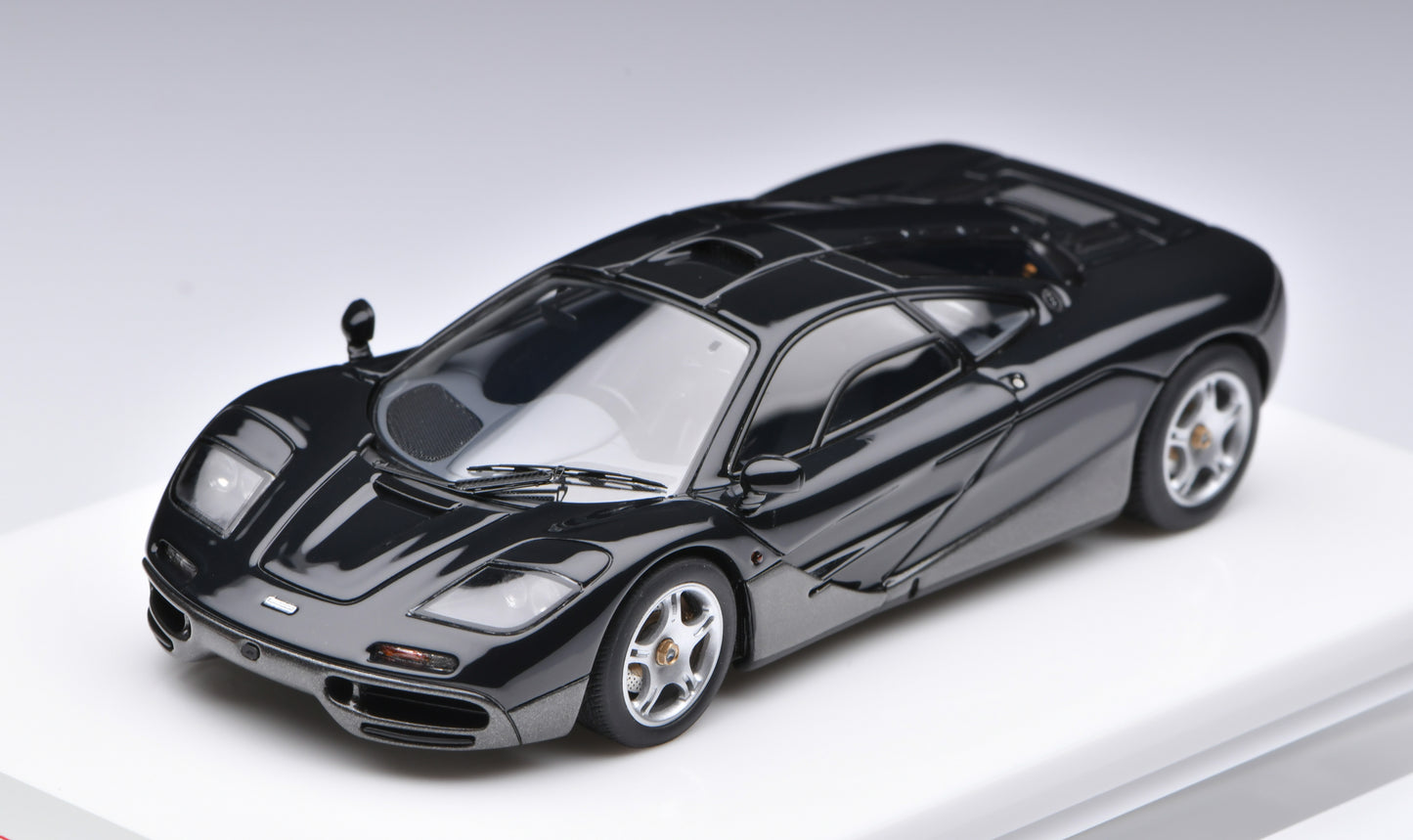 1:43 MakeUp McLaren F1 (Road car) 1995 S/N 043 Ueno Clinic EM748H