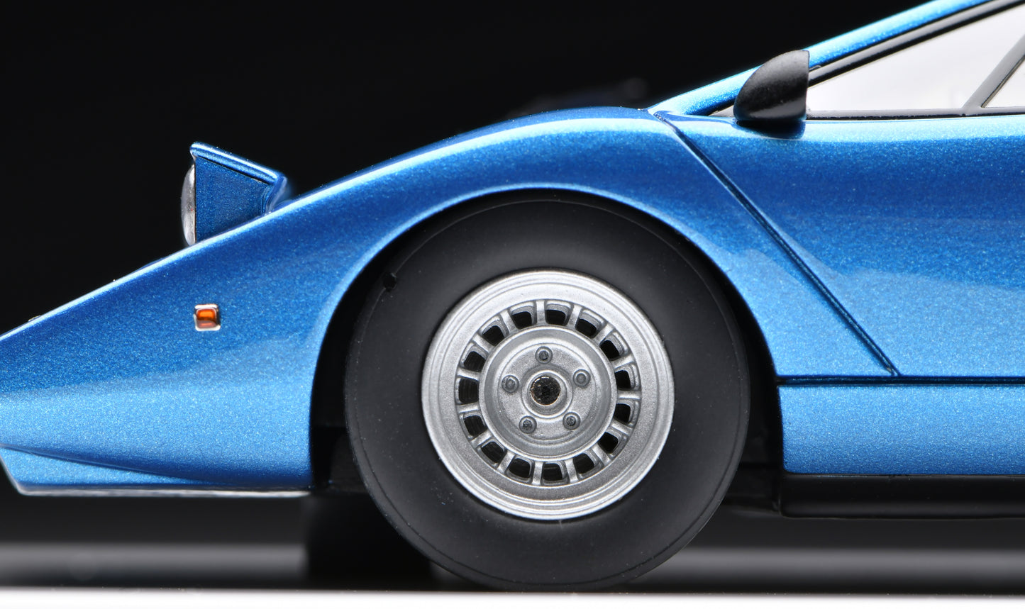 1:43 MakeUp Lamborghini Countach LP400 (Head lamp up)  Tahichi Blue Metallic EM822C