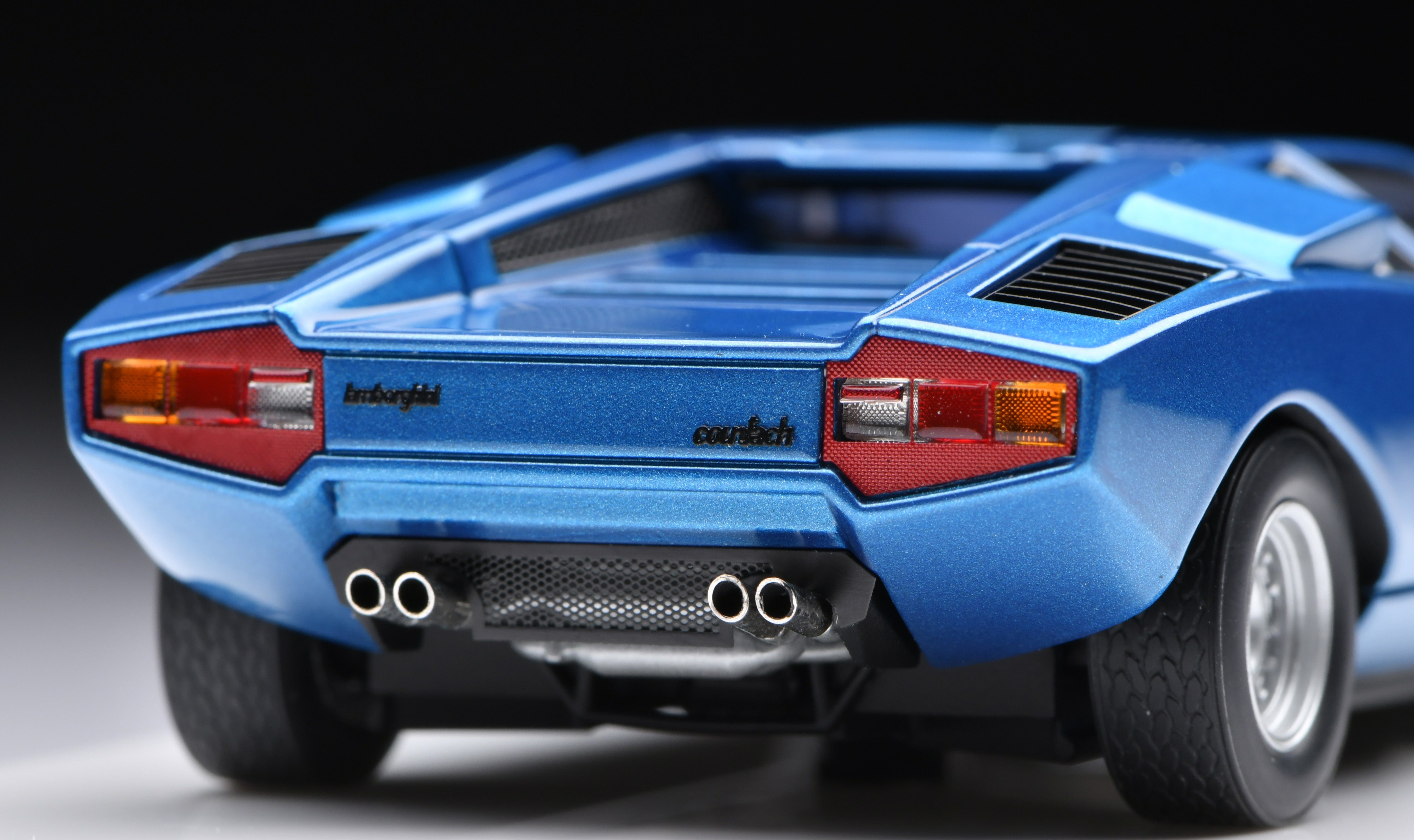 1:43 MakeUp Lamborghini Countach LP400 (Head lamp up) Tahichi Blue