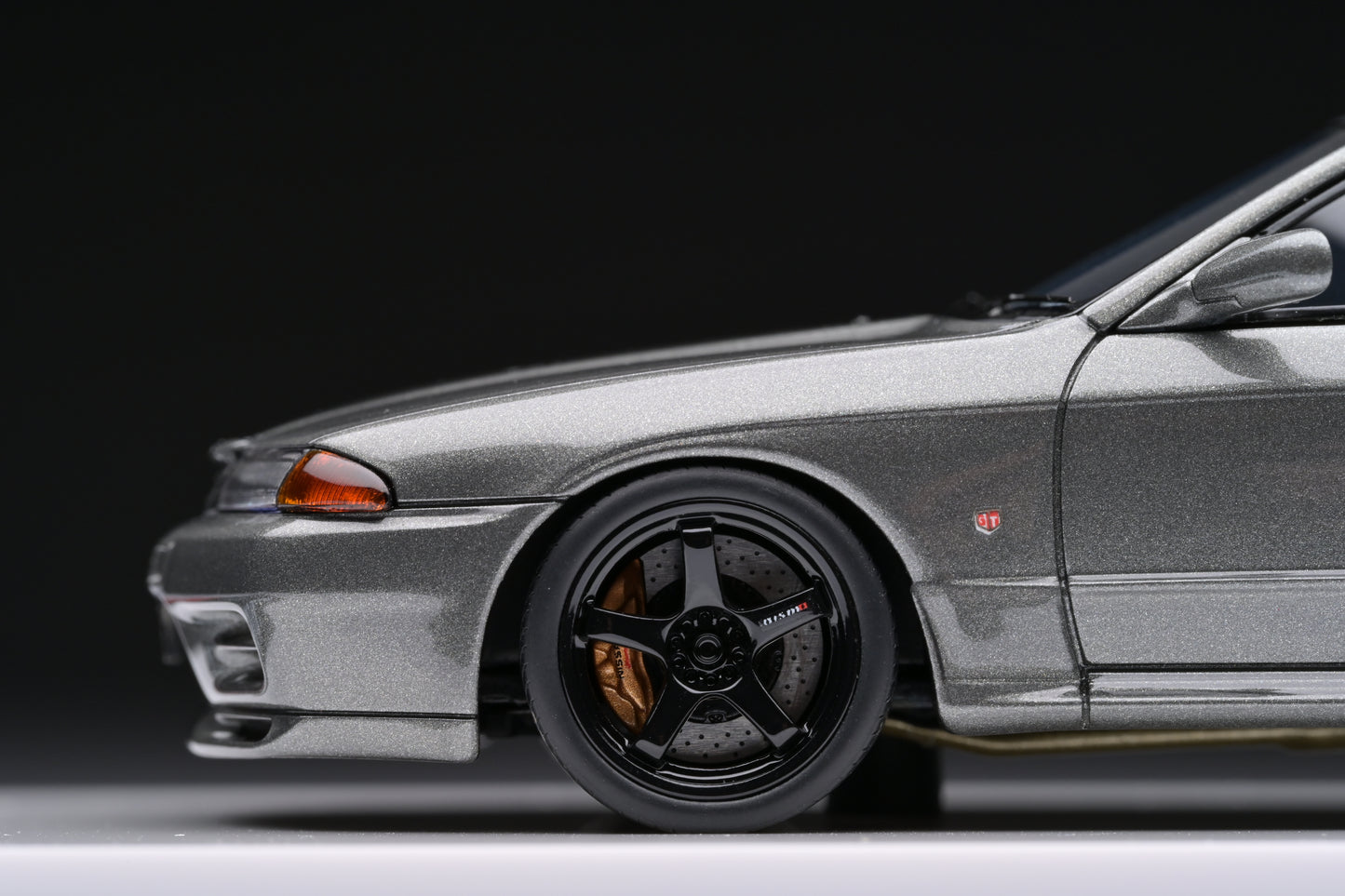 1:43 MakeUp Nissan Skyline GT-R NISMO BNR32 CRS Version Dark Metal Gray EM79