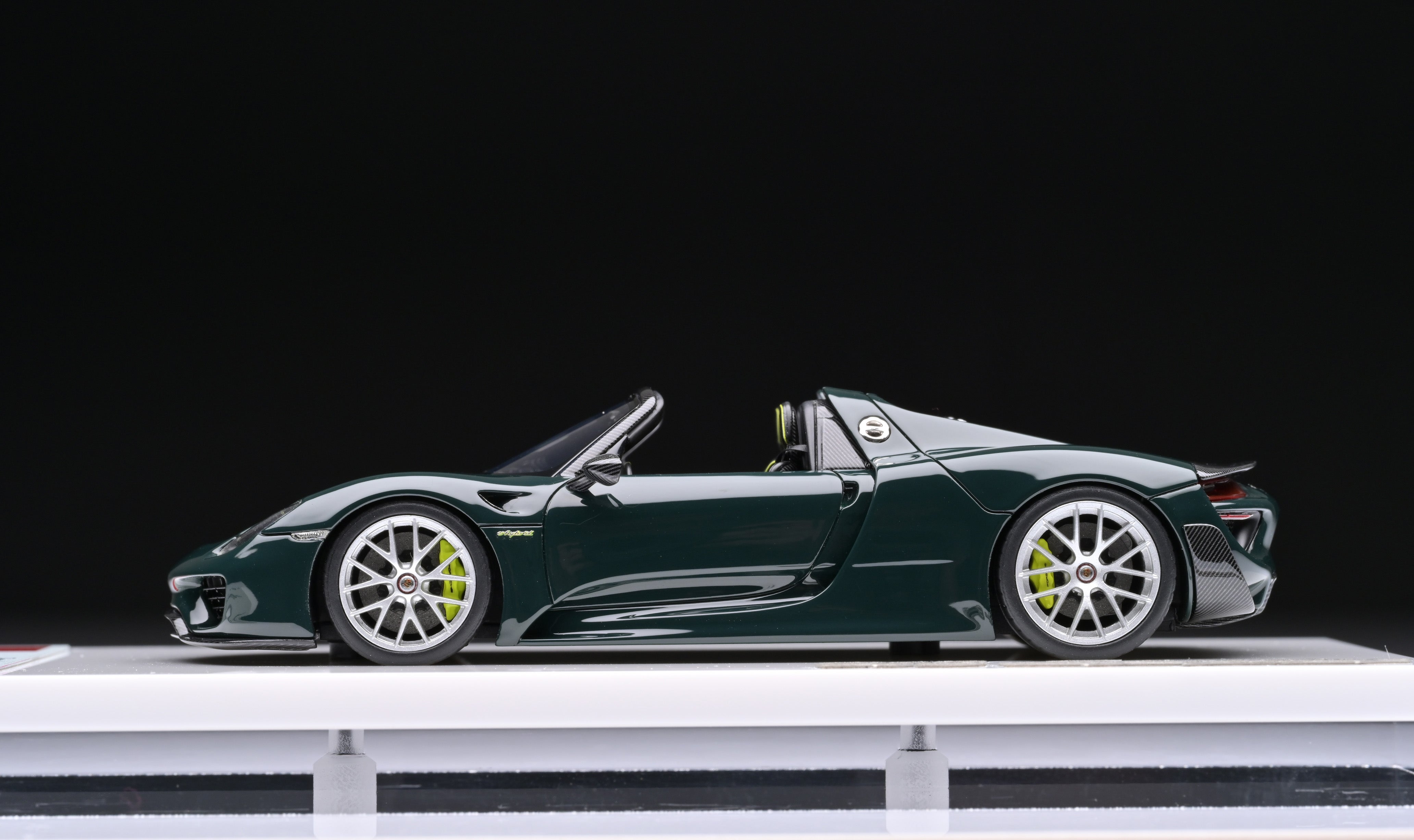 1:43 MakeUp Porsche 918 Spyder Weissach Package Brewster Green