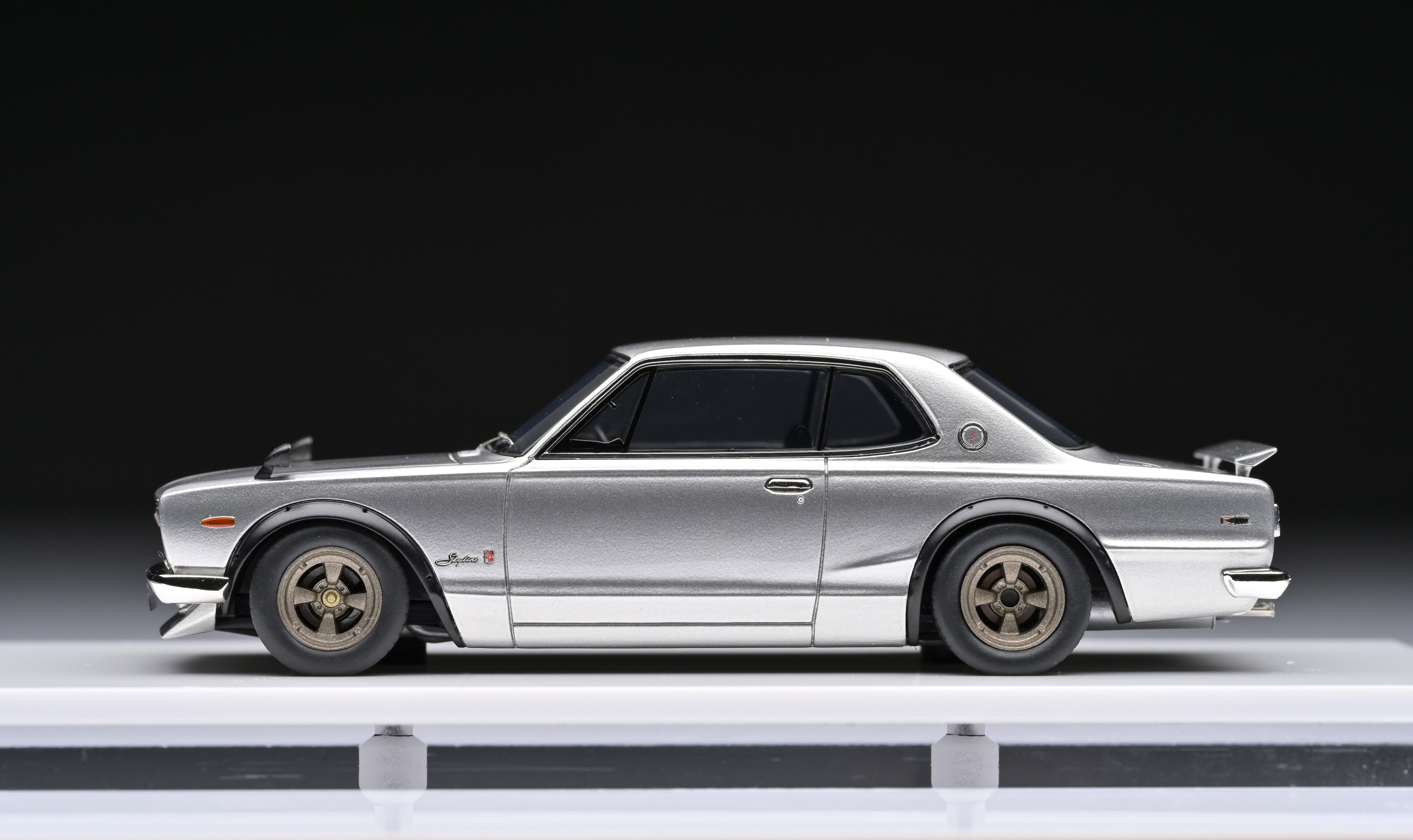 1:43 MakeUp Nissan Skyline 2000 GT-R KPGC10 Nissan Works Wheel