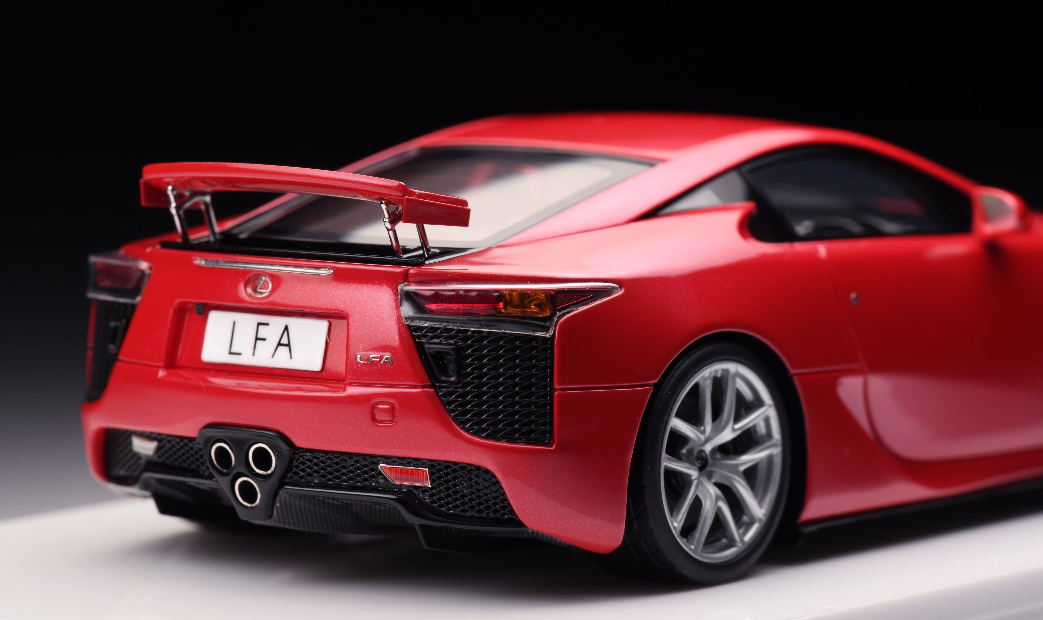 1:43 MakeUp Lexus LFA(Rear wing up) EM698C – Venom Model