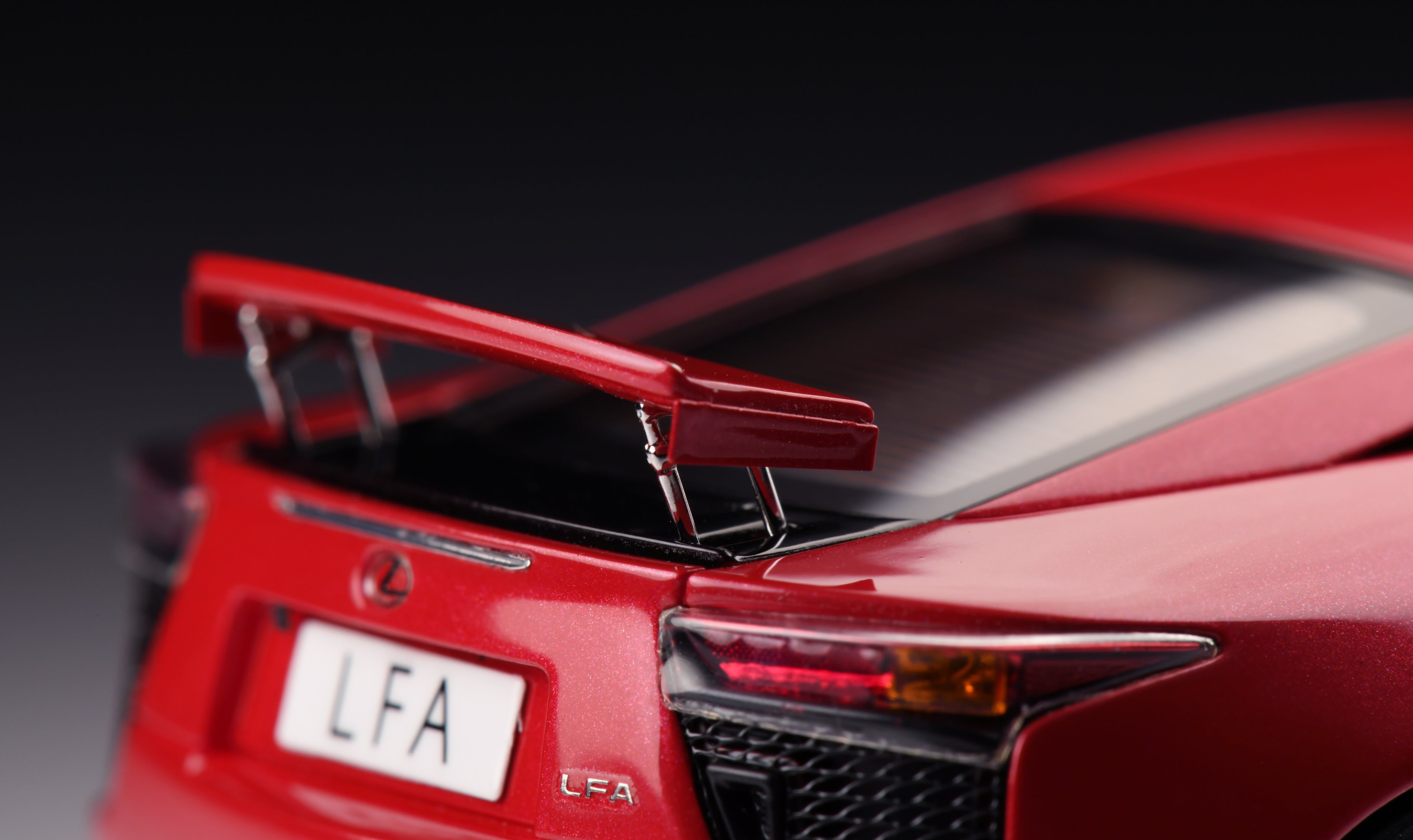 1:43 MakeUp Lexus LFA(Rear wing up) EM698C – Venom Model