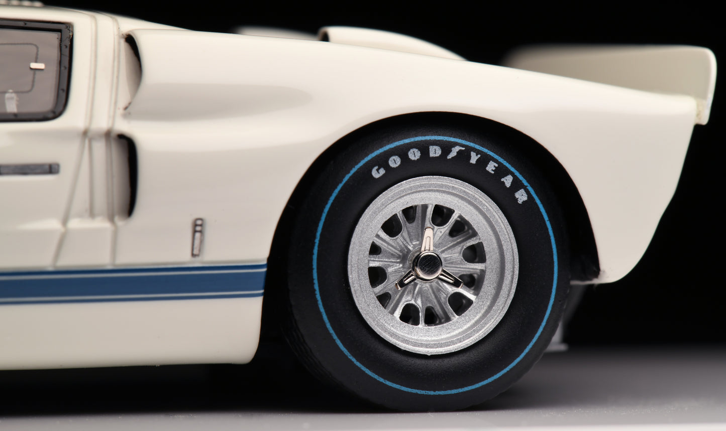 1:43 MakeUp Ford GT40 Mk.II.street EM478C