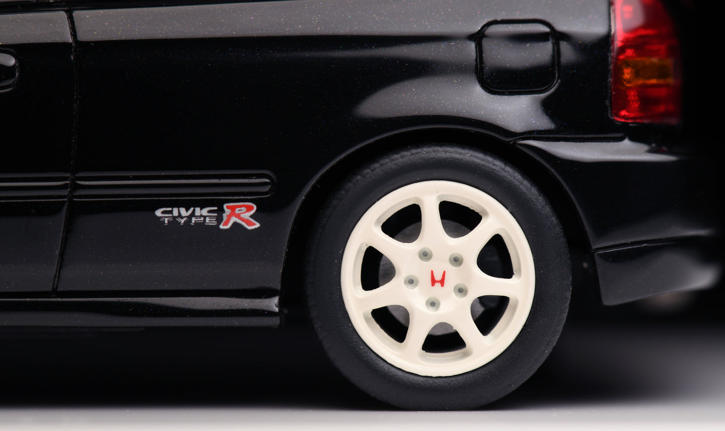 1:43 MakeUp Honda Civic Type-R EK9 1997 EM480C